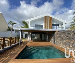 Maison / Villa 4 pièce(s)  121 m2