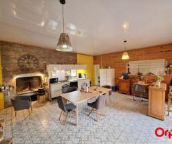 Maison / Villa 5 pi&egrave;ce(s)  158 m2