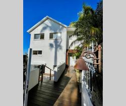 Maison / Villa 5 pièce(s)  140 m2