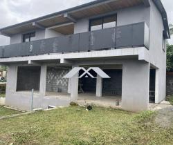 Maison / Villa 3 pi&egrave;ce(s)  80 m2