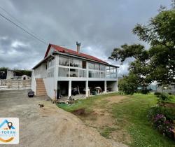 Maison / Villa 3 pi&egrave;ce(s)  144 m2