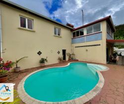 Maison / Villa 4 pi&egrave;ce(s)  178 m2