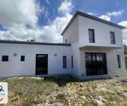 Maison / Villa 4 pi&egrave;ce(s)  100 m2