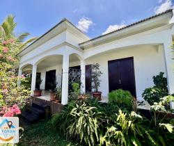 Maison / Villa 4 pi&egrave;ce(s)  186 m2