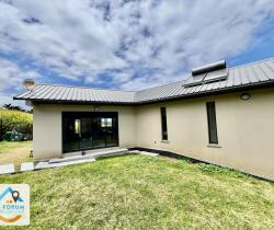 Maison / Villa 4 pi&egrave;ce(s)  100 m2