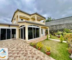 Maison / Villa 4 pi&egrave;ce(s)  121 m2