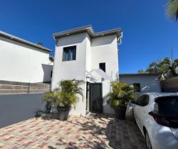 Maison / Villa 4 pi&egrave;ce(s)  120 m2