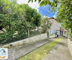 Maison / Villa 5 pi&egrave;ce(s)  200 m2