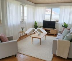 Maison / Villa 4 pi&egrave;ce(s)  164 m2