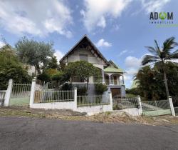 Maison / Villa Plus de 5 pièces  Le Tampon 