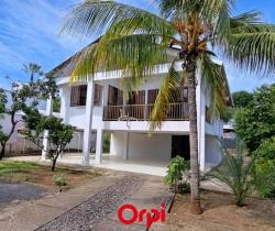 Maison / Villa 4 pi&egrave;ce(s)  185 m2