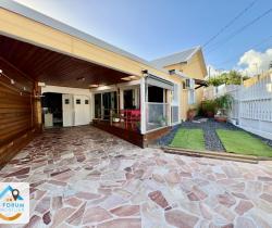 Maison / Villa 3 pi&egrave;ce(s)  97 m2