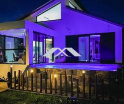 Maison / Villa 5 pi&egrave;ce(s)  114 m2