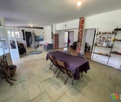 Maison / Villa 4 pi&egrave;ce(s)  171 m2