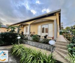 Maison / Villa 4 pi&egrave;ce(s)  165 m2